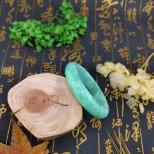 翡翠A貨鮮綠飄花鐲18.5圍