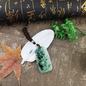 天然翡翠A貨綠飄花龍牌