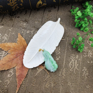 天然翡翠A貨綠飄花白菜