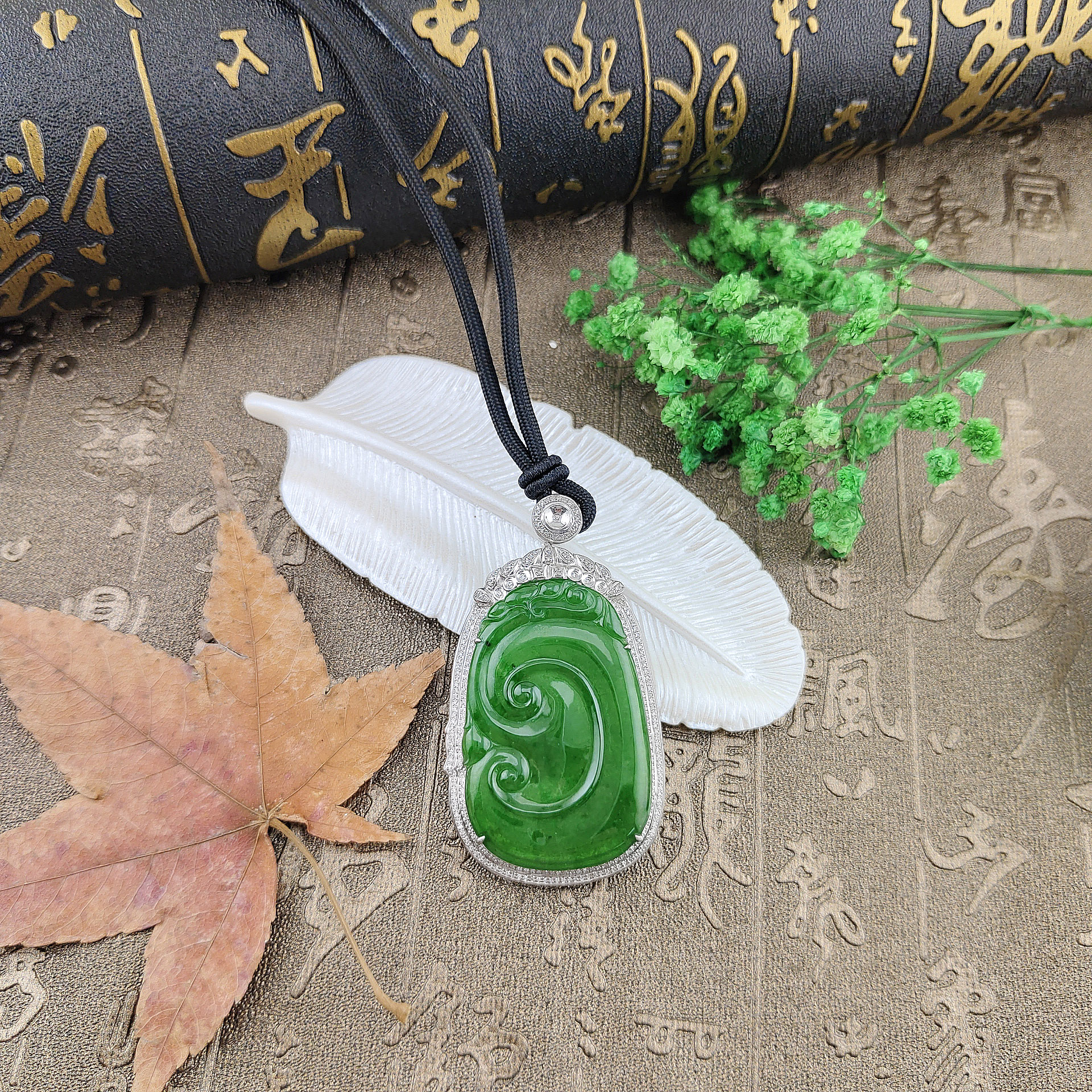 天然翡翠A貨帝王綠玻璃種如意墜